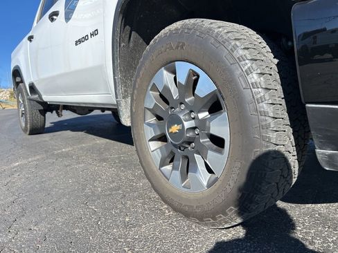 Used 2024 Chevrolet Silverado 2500 Custom w/ Custom Convenience Package image 9