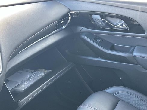 Certified 2023 Chevrolet Traverse RS image 35