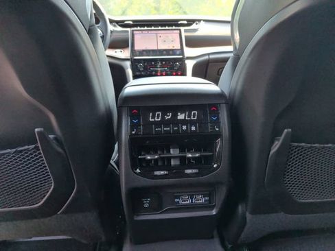 Used 2023 Jeep Grand Cherokee Summit AWD/4WD image 33
