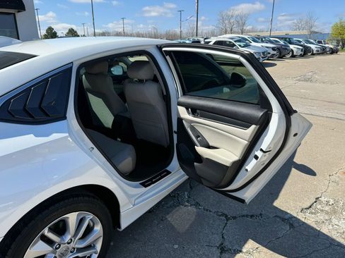 Used 2018 Honda Accord LX image 19