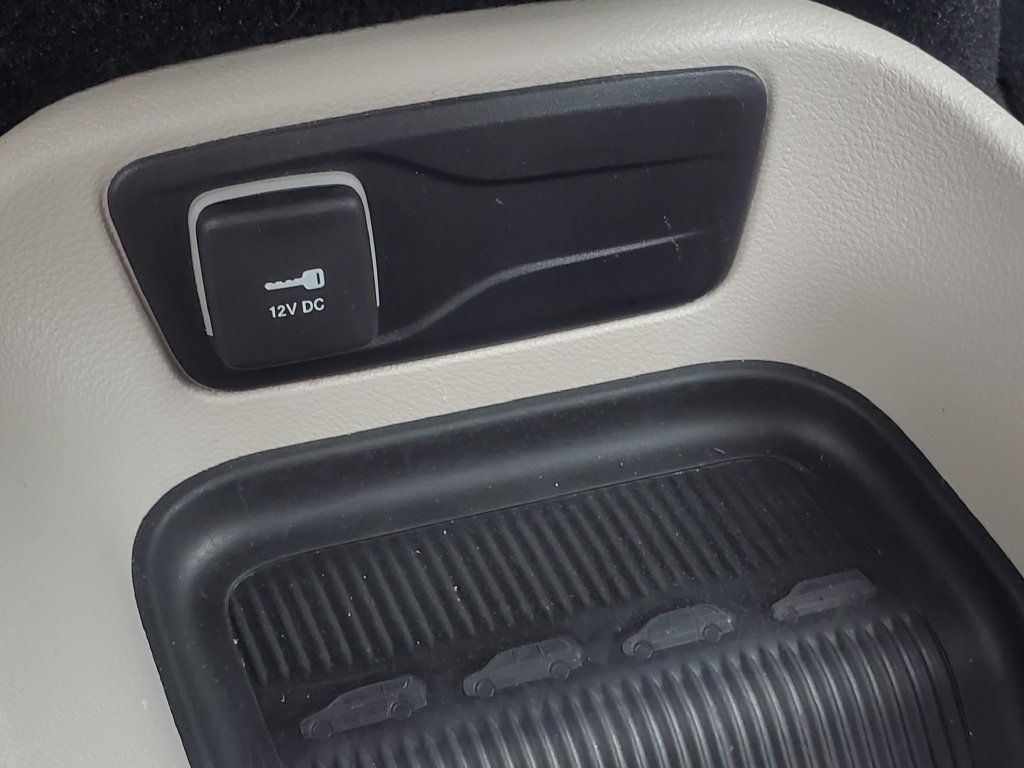 Used 2023 Chrysler Pacifica Touring-L FWD image 24