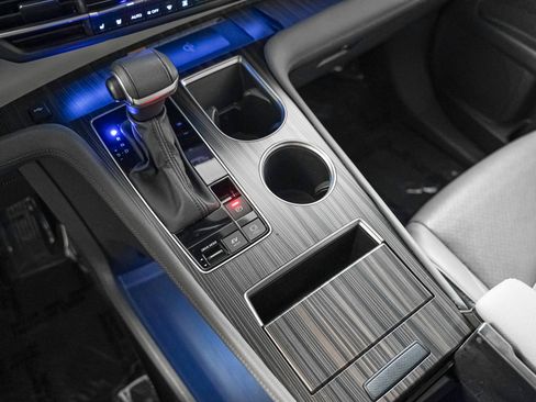 Used 2024 Toyota Sienna Limited image 22