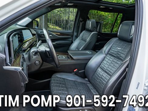 Used 2023 Cadillac Escalade ESV Sport Platinum w/ Heavy-Duty Trailer Package AWD/4WD image 11
