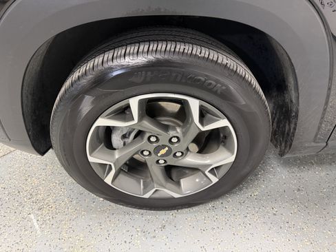 Used 2024 Chevrolet Trax LT w/ LT Convenience Package image 29