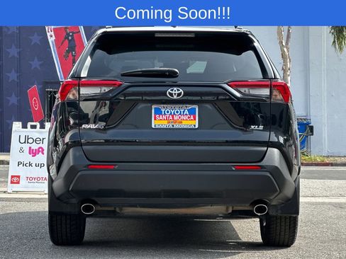 Used 2023 Toyota RAV4 XLE Premium FWD image 5
