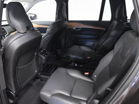 Used 2023 Volvo XC90 B6 Plus image 14