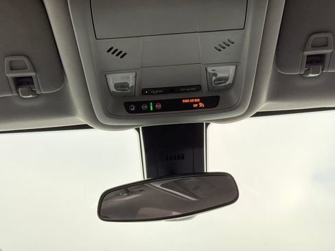 Used 2024 Chevrolet Equinox LT FWD image 23