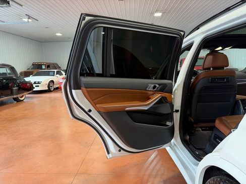 Used 2022 BMW X7 xDrive40i w/ M Sport Package AWD/4WD image 20