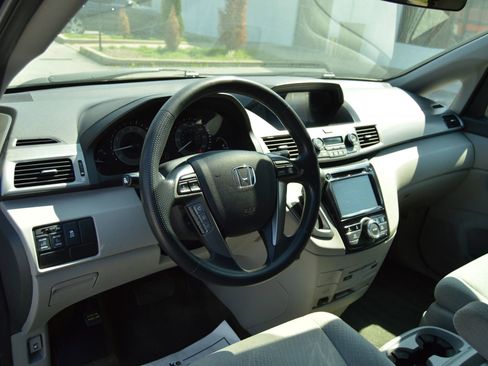 Used 2016 Honda Odyssey SE image 8
