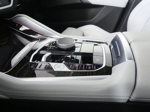 Certified 2025 BMW X6 xDrive40i w/ Premium Package image 28