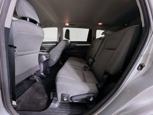 Used 2018 Toyota Highlander LE image 27