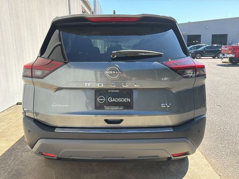 Used 2023 Nissan Rogue SV FWD image 4