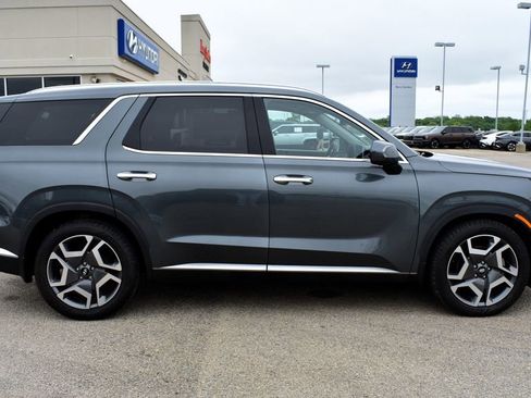 Used 2023 Hyundai Palisade Limited FWD image 2
