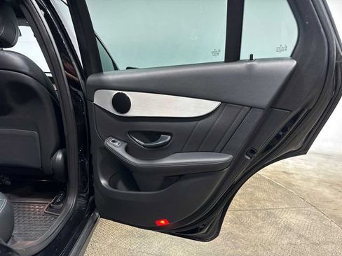 Used 2020 Mercedes-Benz GLC 300 image 13