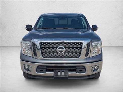 Used 2018 Nissan Titan SV image 2