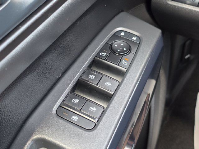 Used 2025 Nissan Pathfinder SV FWD image 51