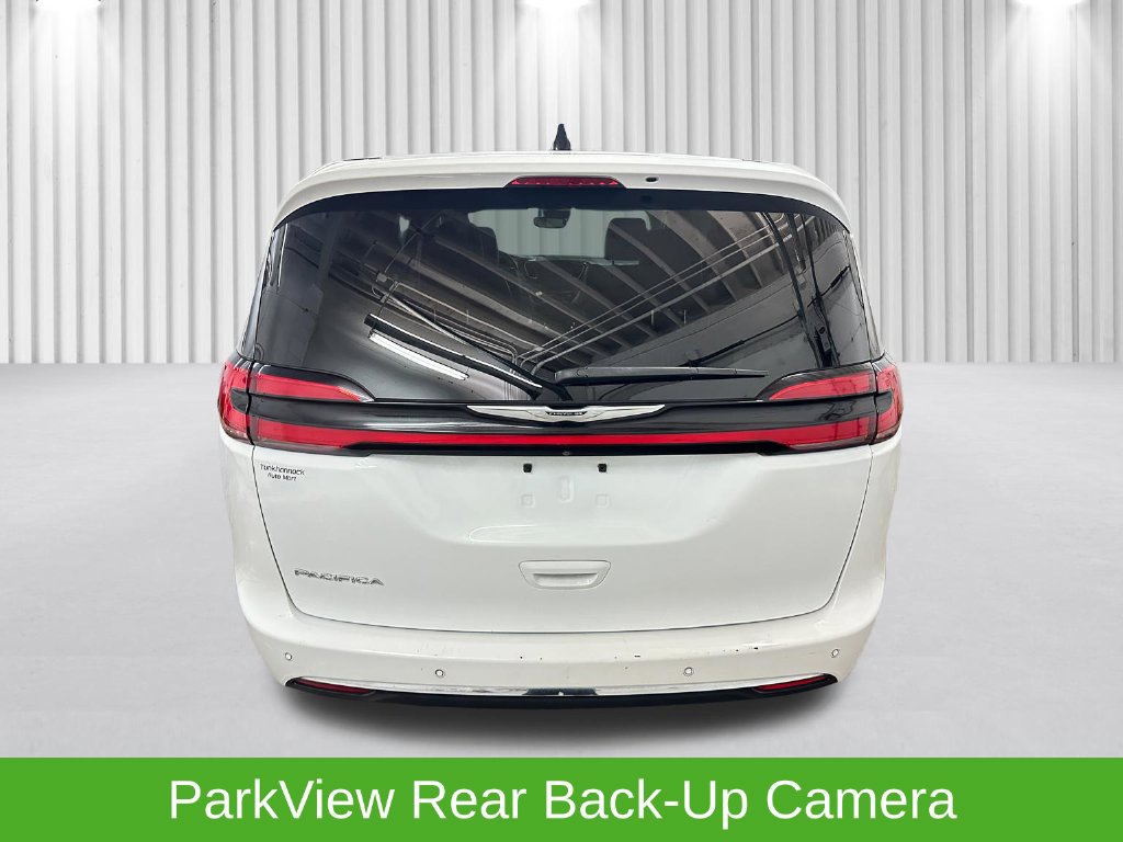 Used 2023 Chrysler Pacifica Touring-L FWD image 9