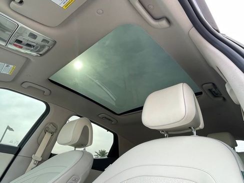 Used 2025 Genesis GV60 Advanced image 12