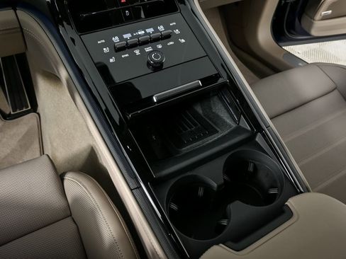 Certified 2025 Porsche Panamera image 18