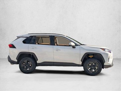 Used 2021 Toyota RAV4 XLE FWD image 4