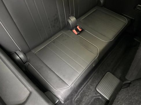 Used 2023 Volkswagen Tiguan SE w/ Panoramic Sunroof Package FWD image 40