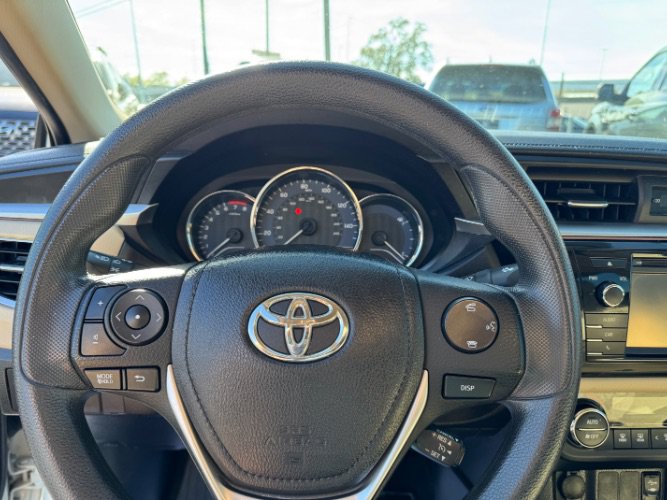 Used 2015 Toyota Corolla LE FWD image 18
