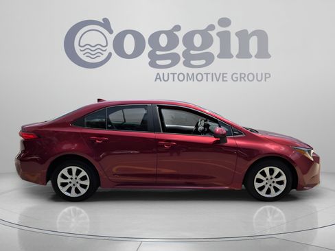Used 2025 Toyota Corolla LE FWD image 6