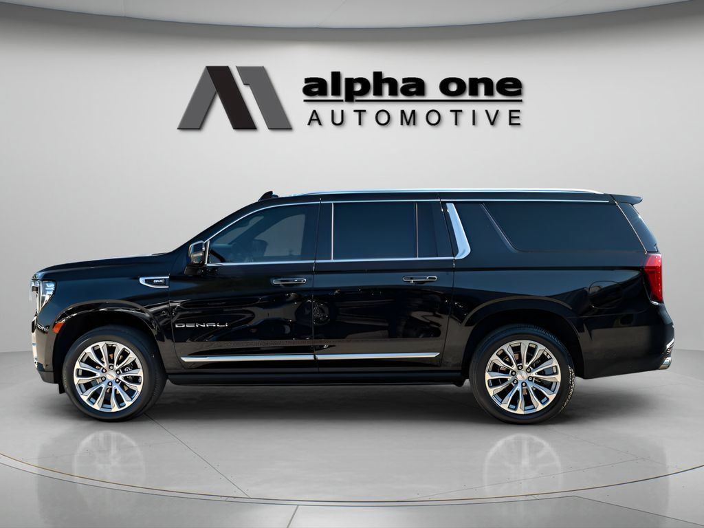 Used 2024 GMC Yukon XL Denali w/ Denali Reserve Package RWD image 11