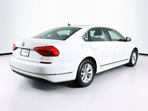 Used 2016 Volkswagen Passat 1.8T S FWD image 9