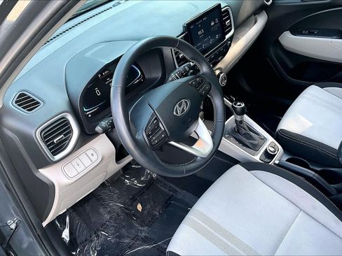 Used 2025 Hyundai Venue SEL FWD image 18