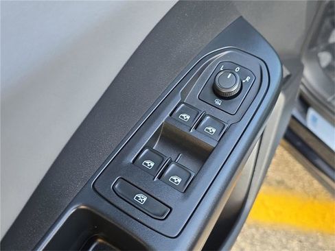 Used 2022 Volkswagen Taos SE image 13