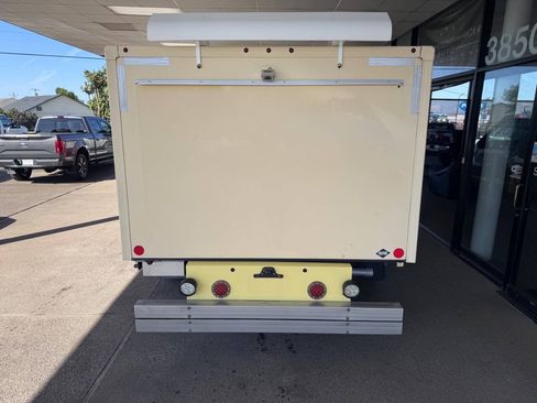 Used 2021 Ford E-450 and Econoline 450 Super Duty RWD image 7