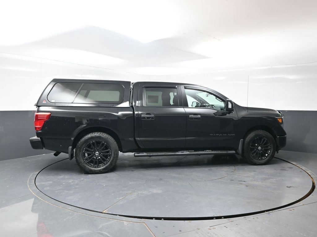 Used 2018 Nissan Titan SV AWD/4WD image 2