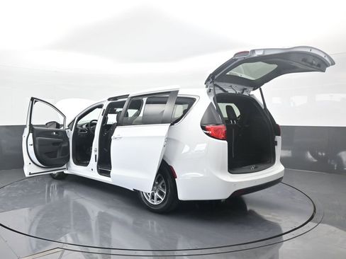 New 2026 Chrysler Voyager LX image 69
