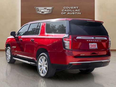 Used 2024 Chevrolet Suburban High Country AWD/4WD image 3