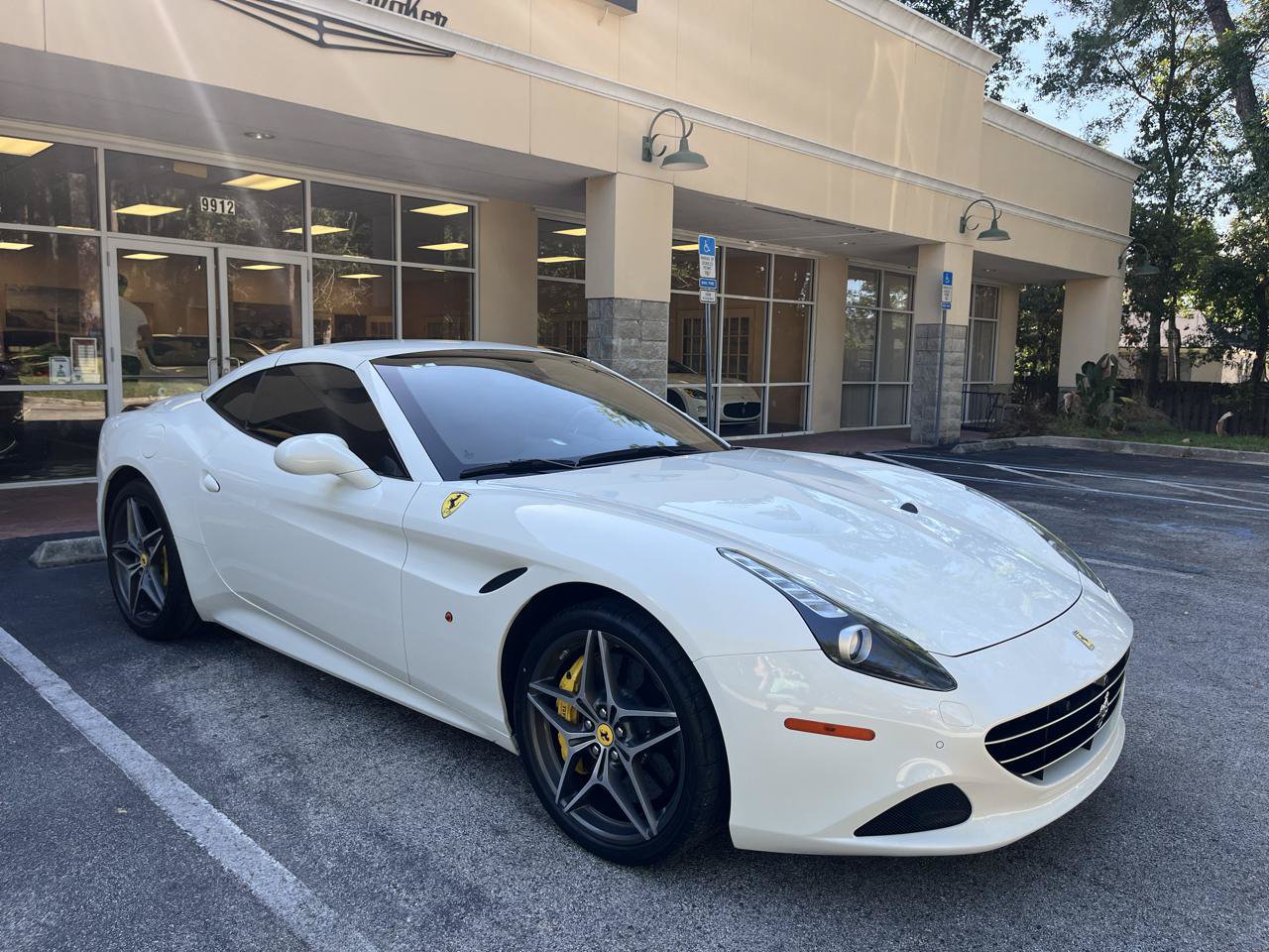 Used 2016 Ferrari California T RWD image 15