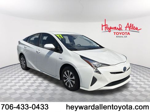 Used 2017 Toyota Prius Four FWD image 1