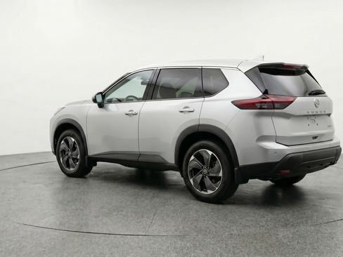 Used 2025 Nissan Rogue SV AWD/4WD image 6
