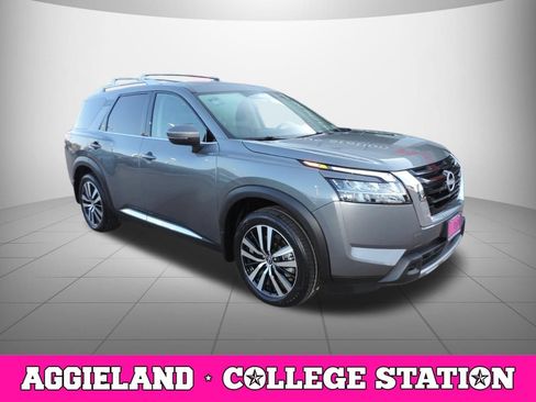 Used 2024 Nissan Pathfinder Platinum w/ Cargo Package FWD image 3