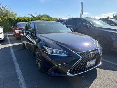 Used 2025 Lexus ES 300h w/ Premium Package
