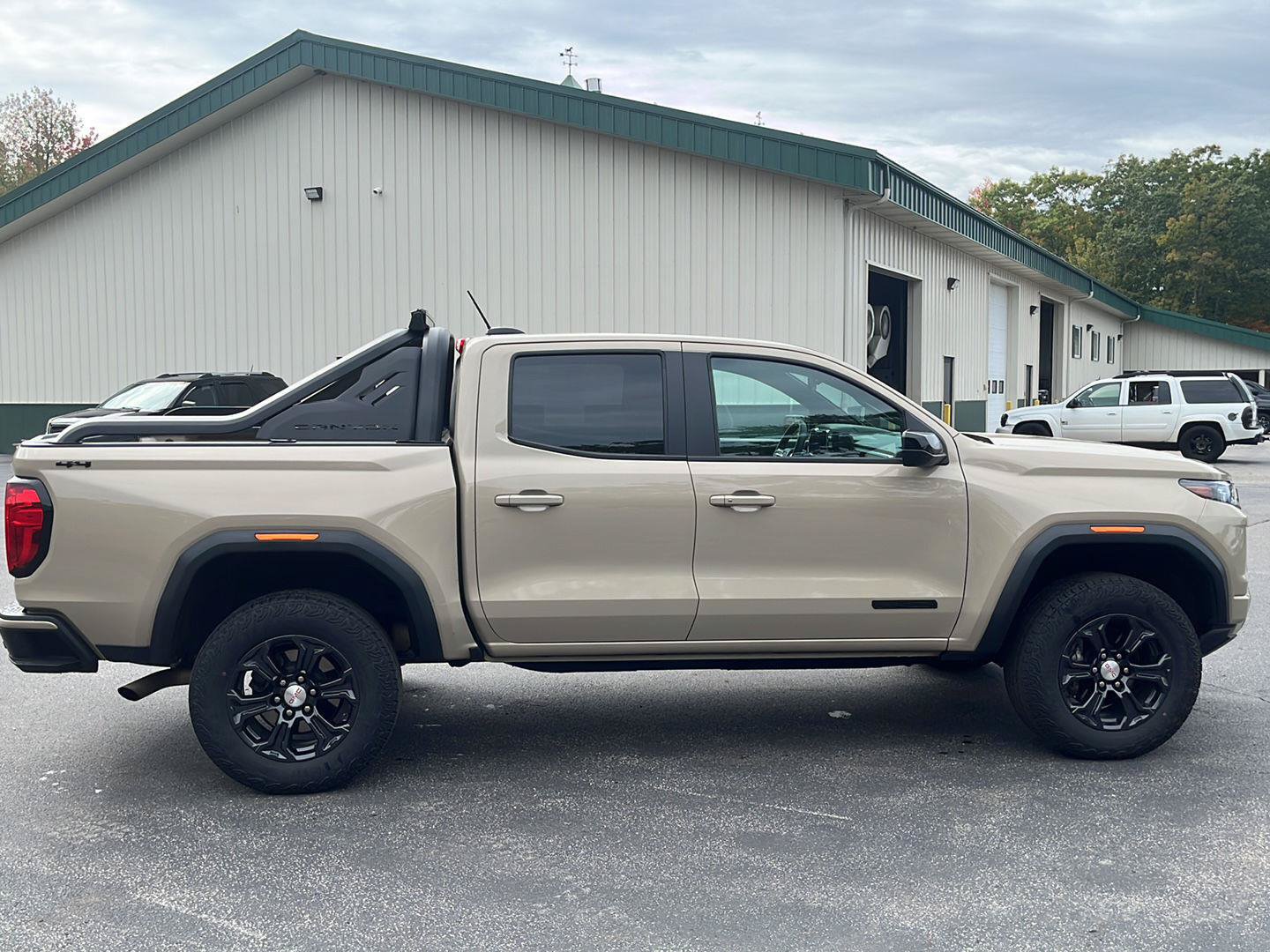 Used 2023 GMC Canyon Elevation w/ LPO, Sports Bar Package AWD/4WD image 6