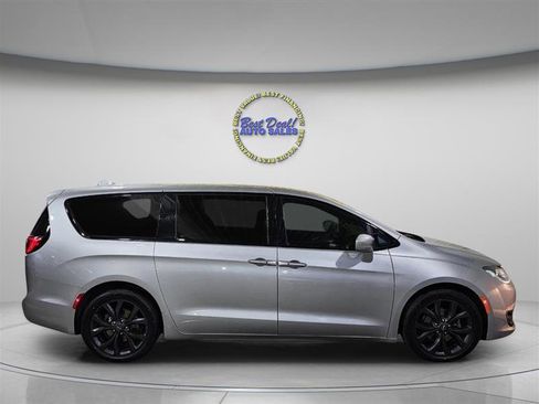 Used 2020 Chrysler Pacifica Touring w/ S Appearance Package image 7