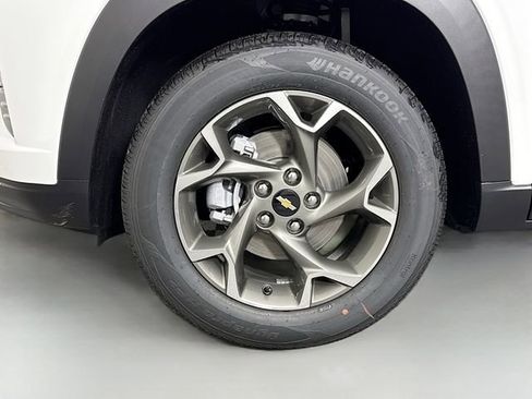 New 2026 Chevrolet Trax LT w/ Driver Confidence Package FWD image 28