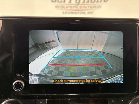 Used 2025 Toyota Highlander XLE AWD/4WD image 21