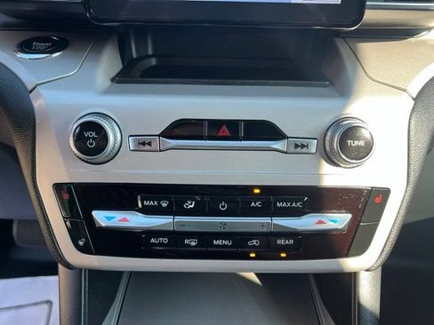 Used 2023 Ford Explorer XLT w/ Equipment Group 202A AWD/4WD image 29