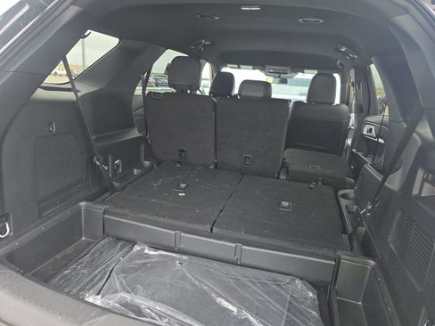 Used 2025 Ford Explorer ST-Line w/ ST-Line Street Pack image 23