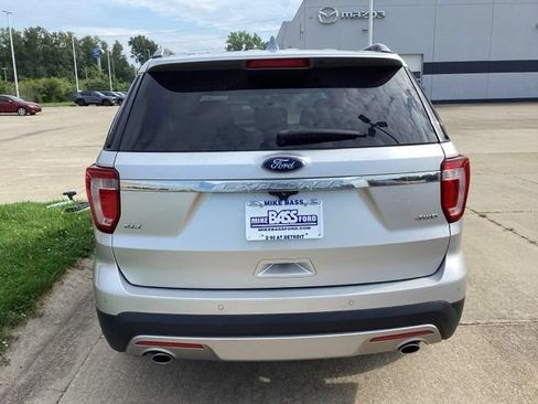 Used 2017 Ford Explorer XLT w/ Equipment Group 202A AWD/4WD image 13