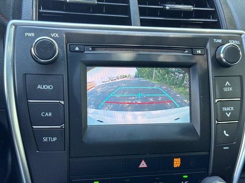 Used 2017 Toyota Camry SE w/ Moonroof Package FWD image 27