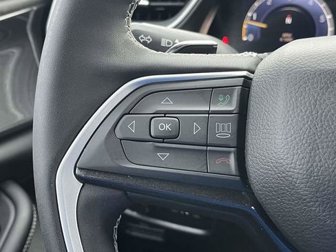 Used 2023 Jeep Grand Cherokee Altitude image 28