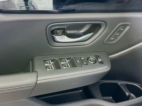 Used 2025 Honda Pilot Touring image 18